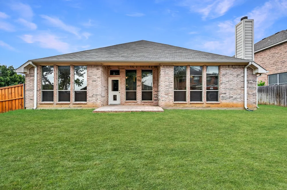 14 Lucas Lane Edgecliff Village, TX 76134