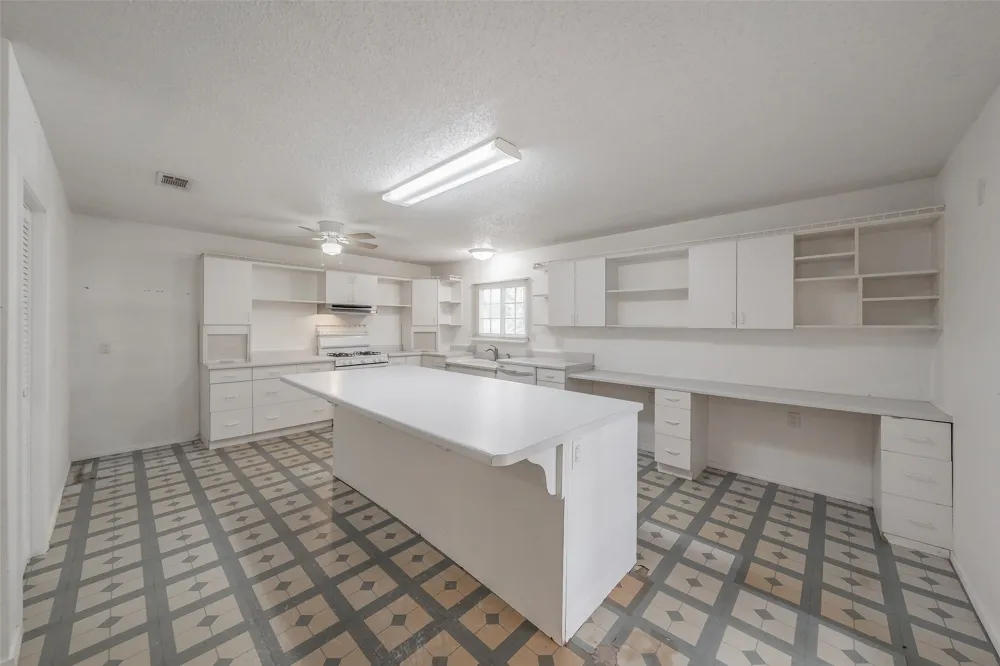 1346 Winding Trail Duncanville, TX 75116