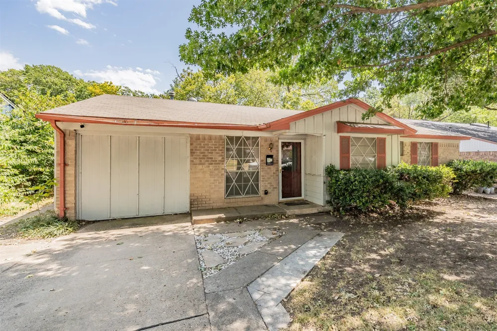 1346 Winding Trail Duncanville, TX 75116