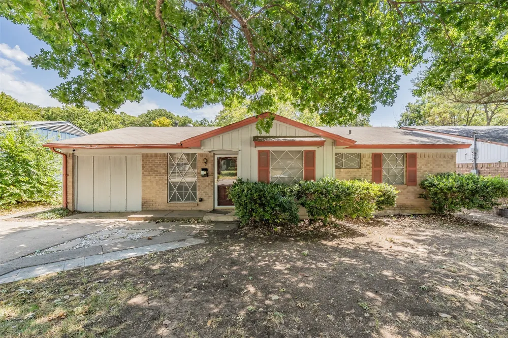 1346 Winding Trail Duncanville, TX 75116