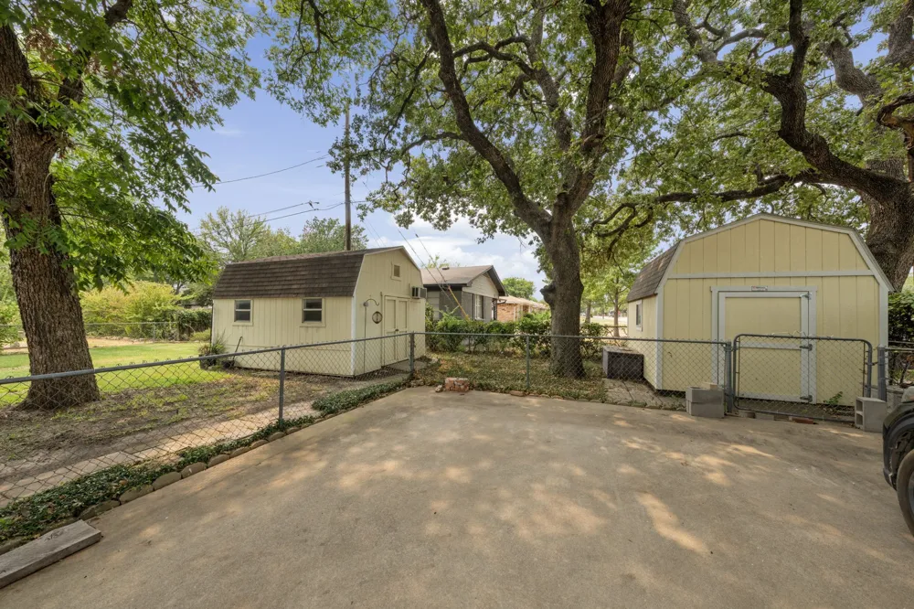 519 Staffordshire Drive Irving, TX 75061