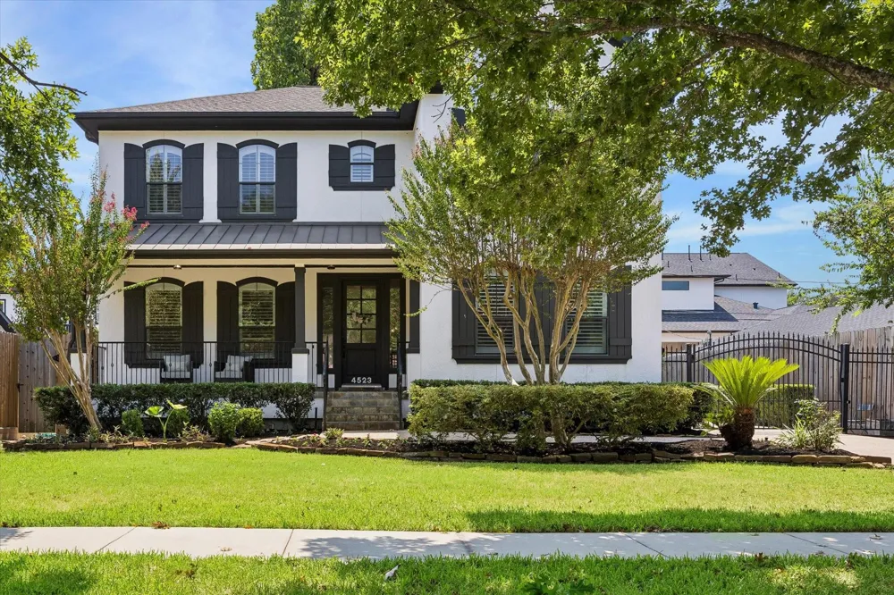4523 Maple Street Bellaire, TX 77401