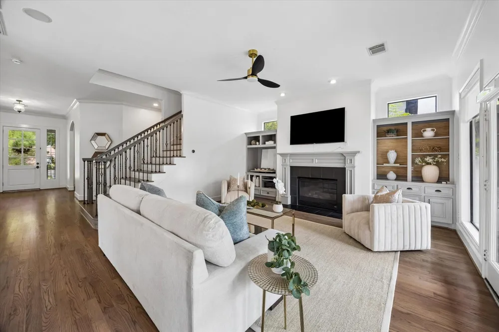 4523 Maple Street Bellaire, TX 77401