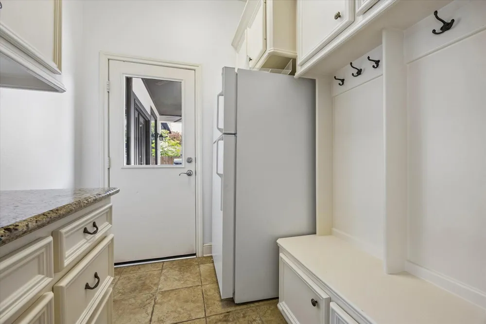 4523 Maple Street Bellaire, TX 77401