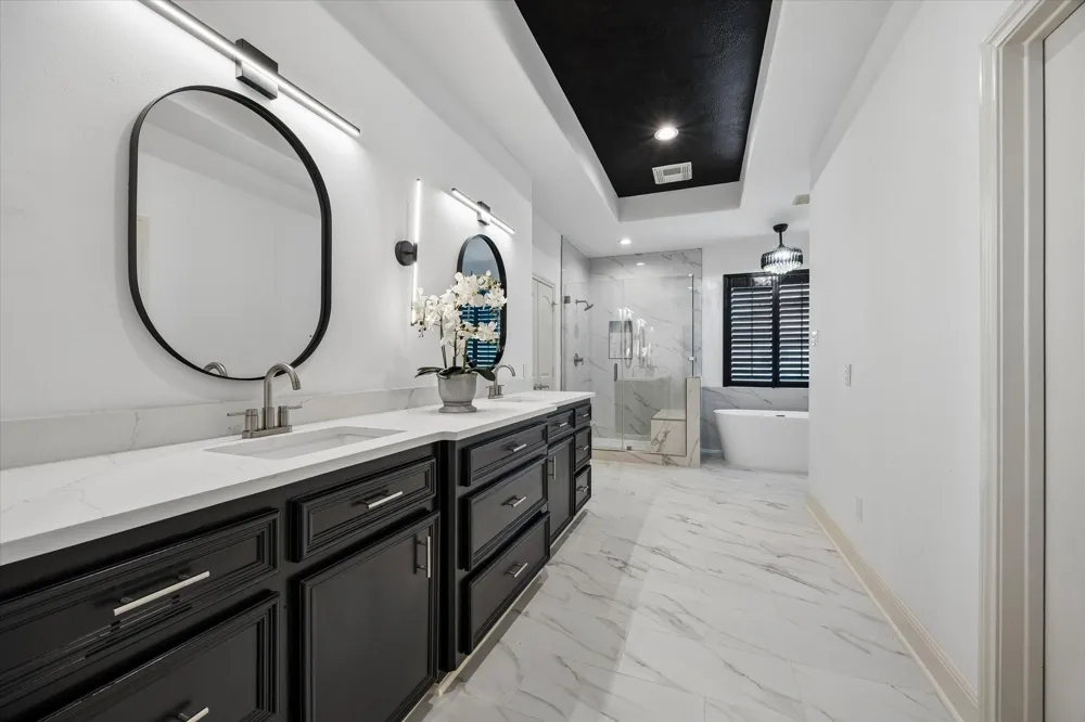 4523 Maple Street Bellaire, TX 77401