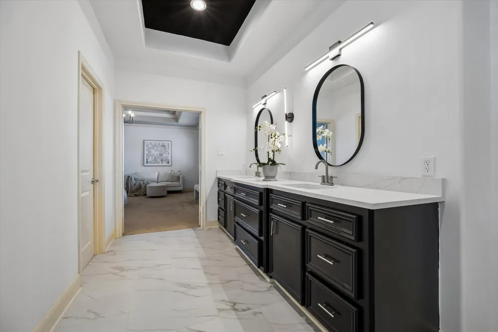 4523 Maple Street Bellaire, TX 77401