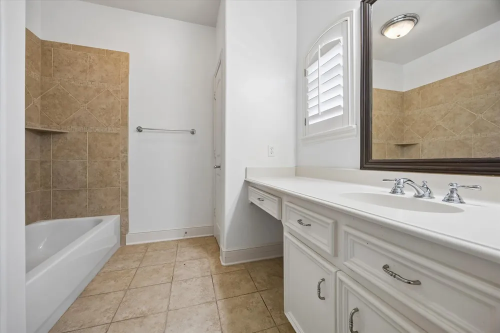 4523 Maple Street Bellaire, TX 77401