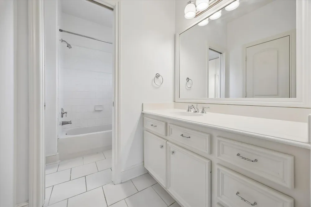 4523 Maple Street Bellaire, TX 77401
