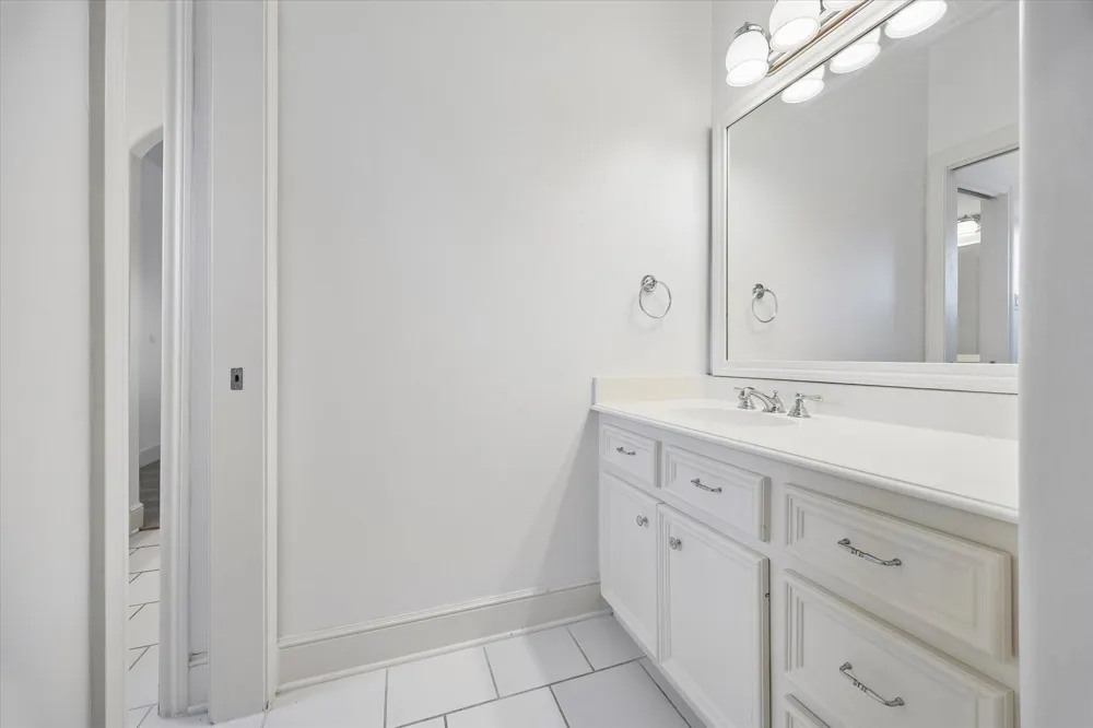 4523 Maple Street Bellaire, TX 77401