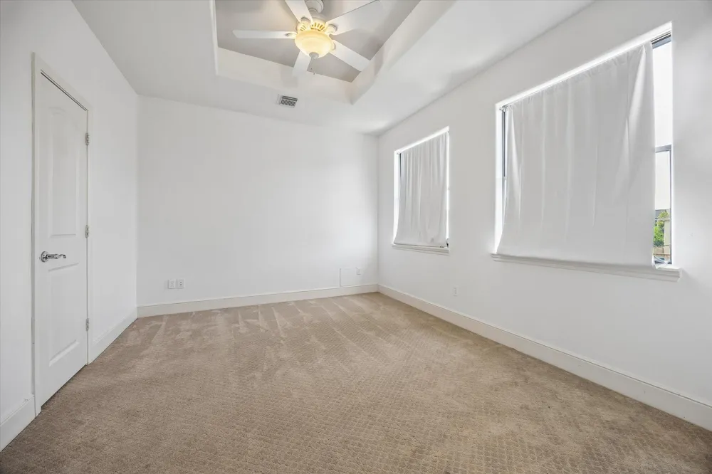 4523 Maple Street Bellaire, TX 77401
