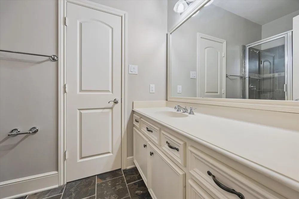 4523 Maple Street Bellaire, TX 77401