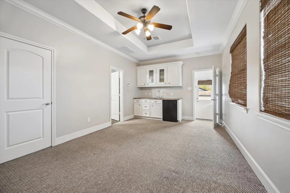 4523 Maple Street Bellaire, TX 77401