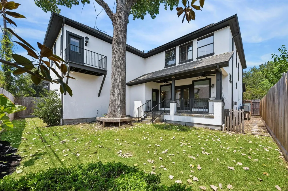 4523 Maple Street Bellaire, TX 77401