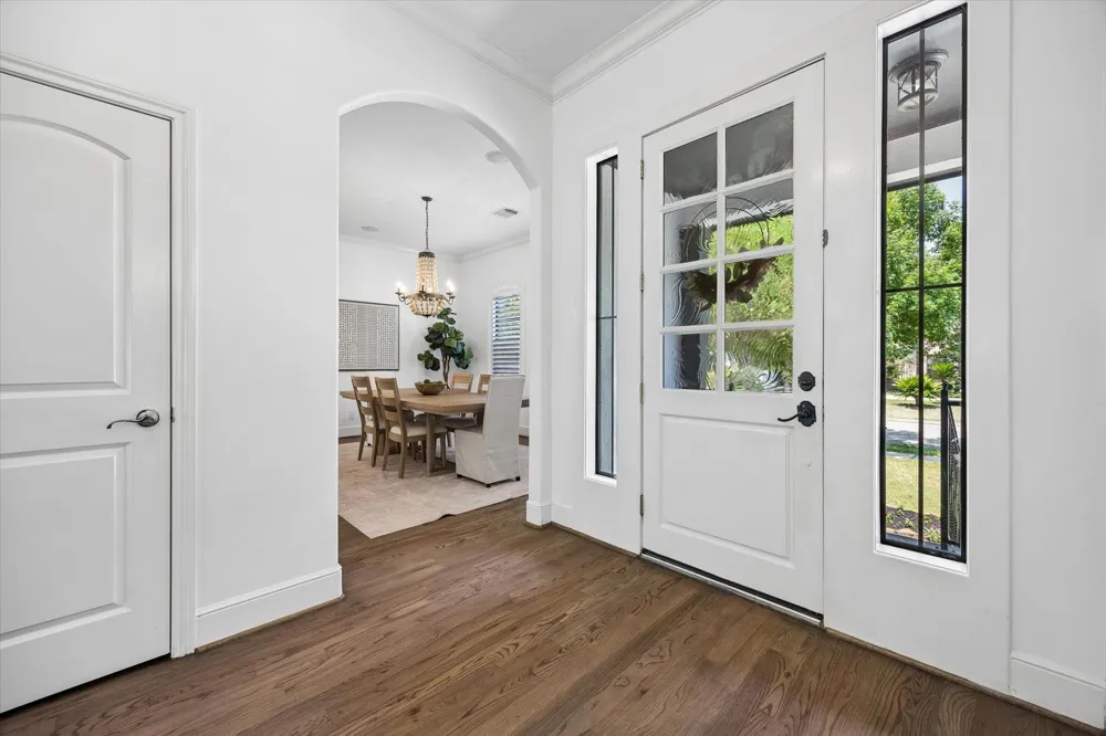 4523 Maple Street Bellaire, TX 77401