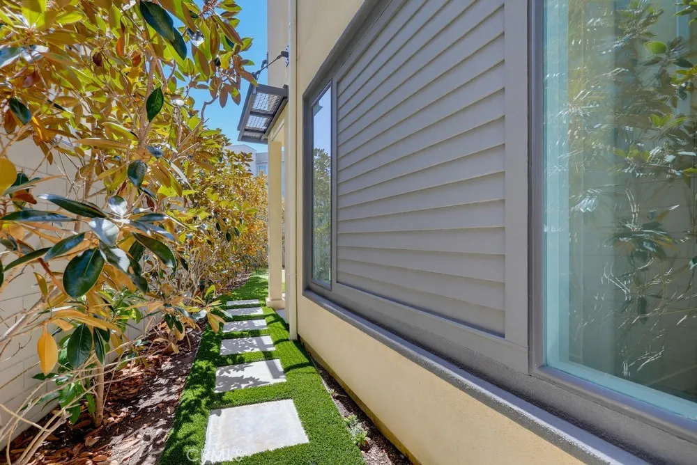 162 Bowery Irvine, CA 92612