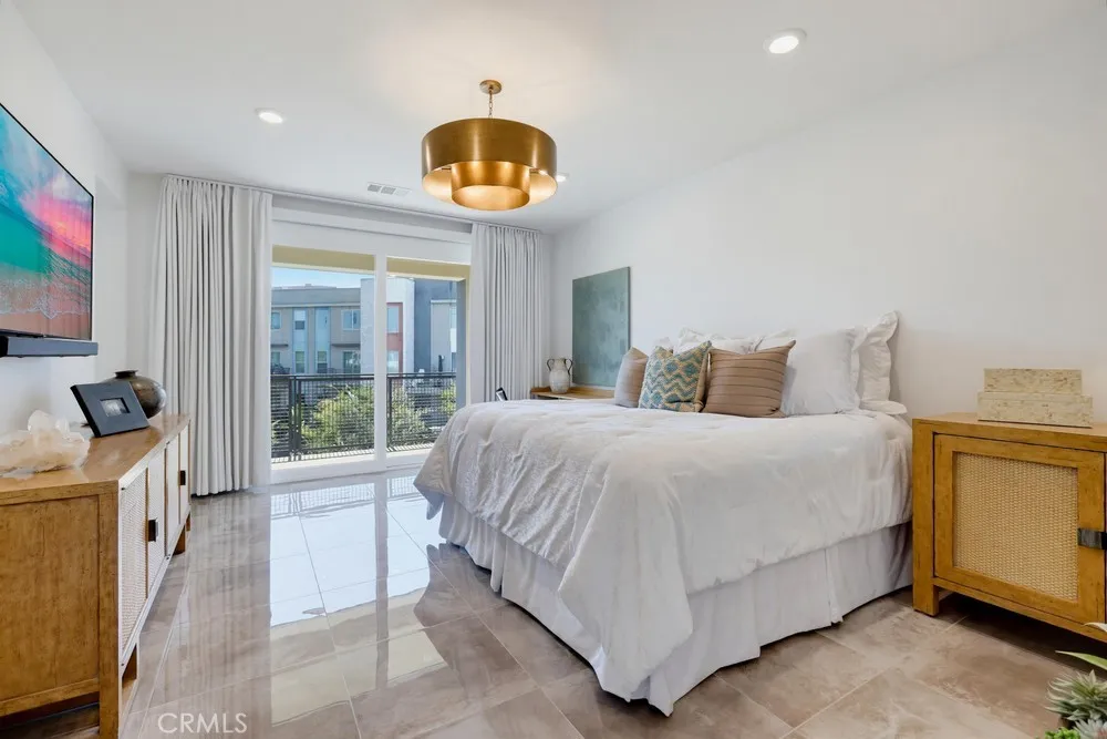 162 Bowery Irvine, CA 92612