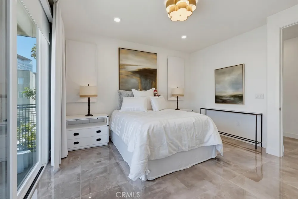 162 Bowery Irvine, CA 92612
