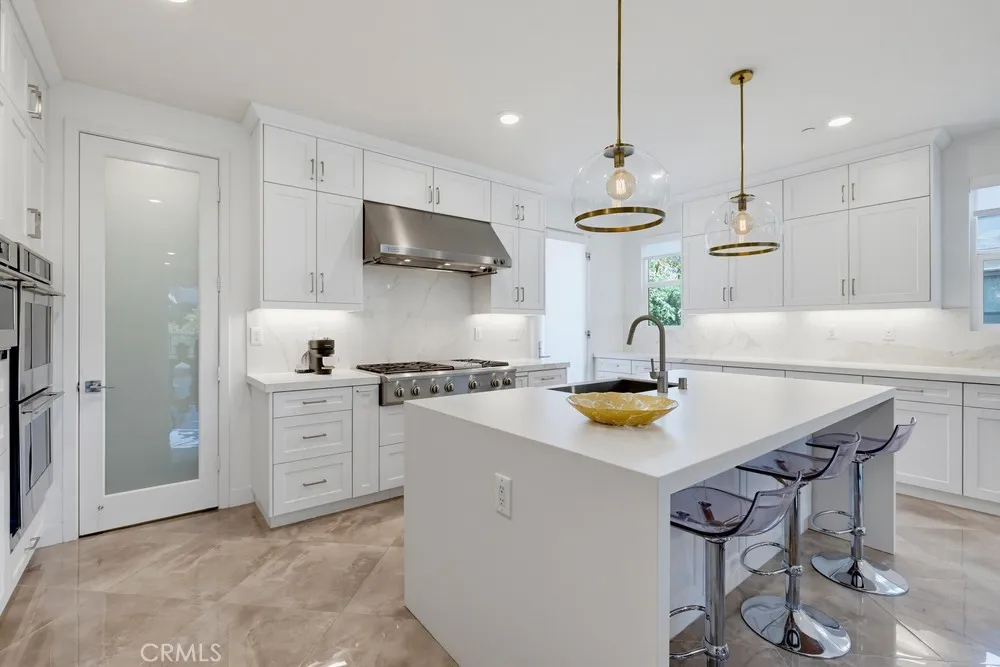 162 Bowery Irvine, CA 92612
