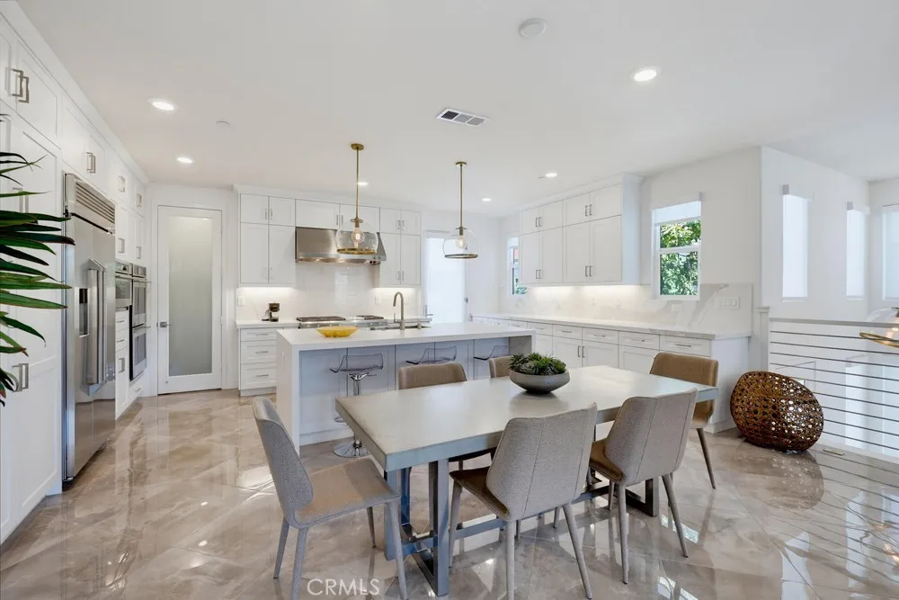 162 Bowery Irvine, CA 92612
