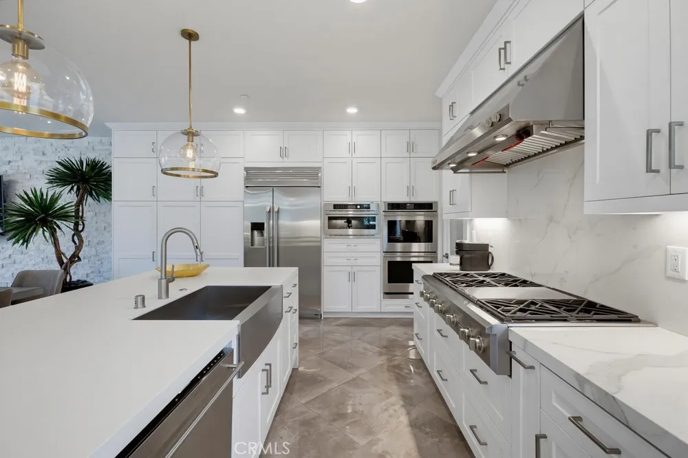 162 Bowery Irvine, CA 92612