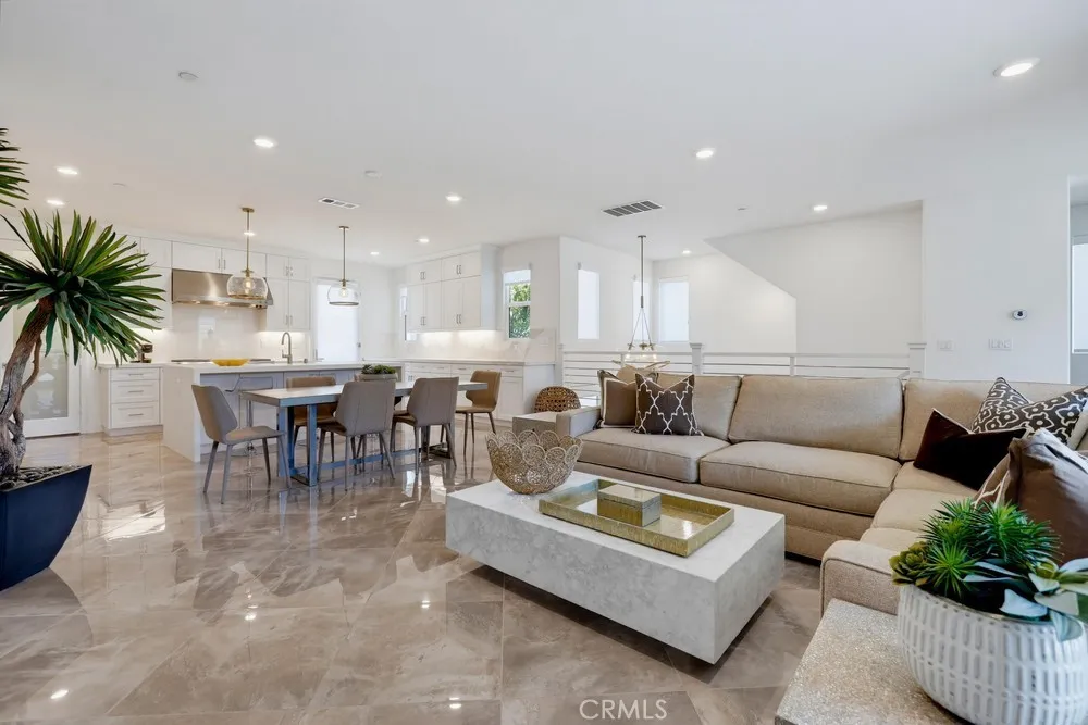 162 Bowery Irvine, CA 92612
