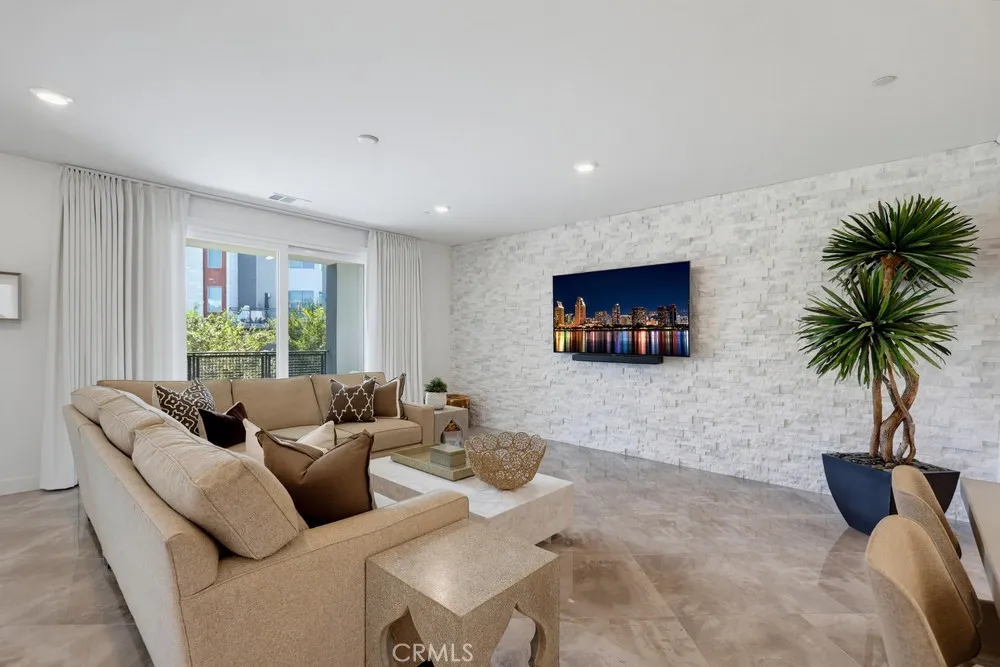 162 Bowery Irvine, CA 92612