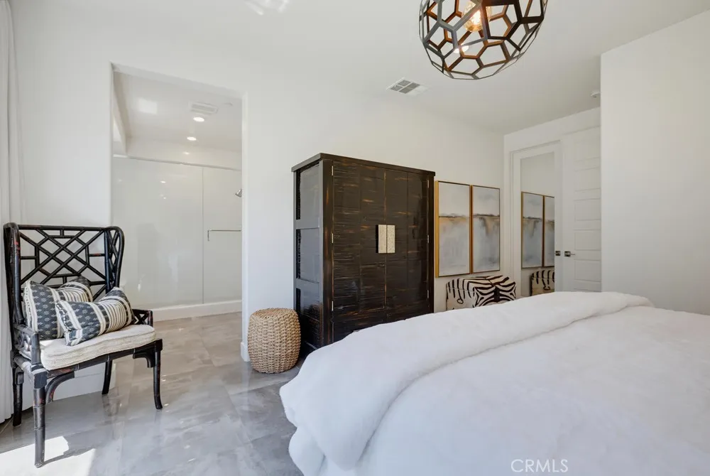 162 Bowery Irvine, CA 92612