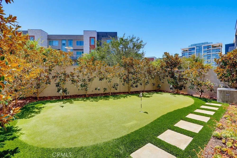 162 Bowery Irvine, CA 92612