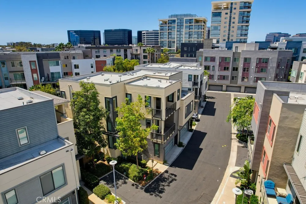 162 Bowery Irvine, CA 92612
