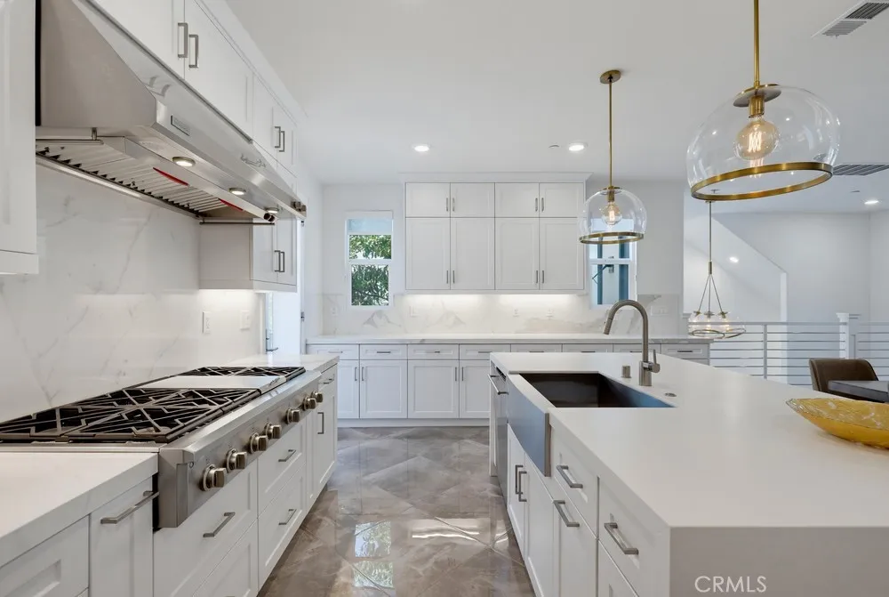 162 Bowery Irvine, CA 92612