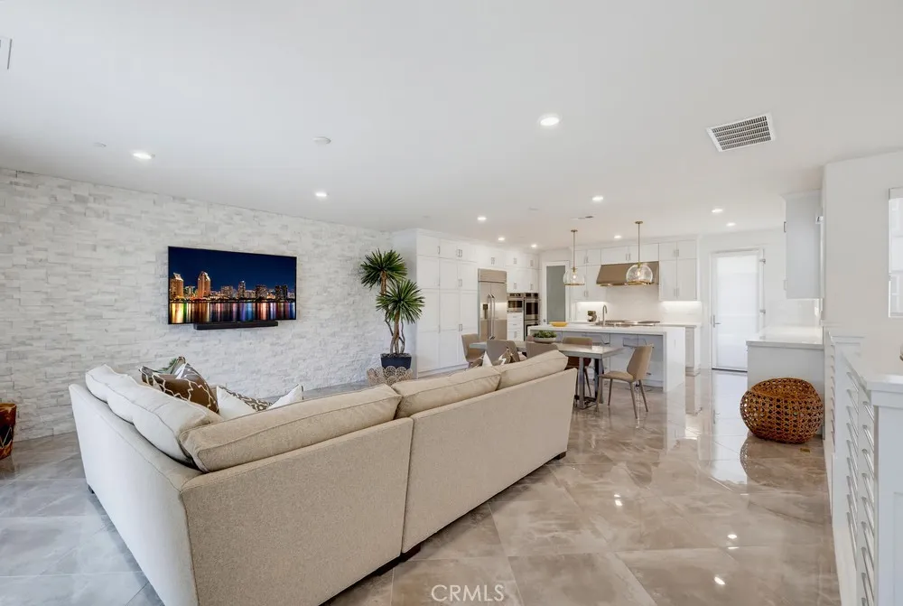 162 Bowery Irvine, CA 92612