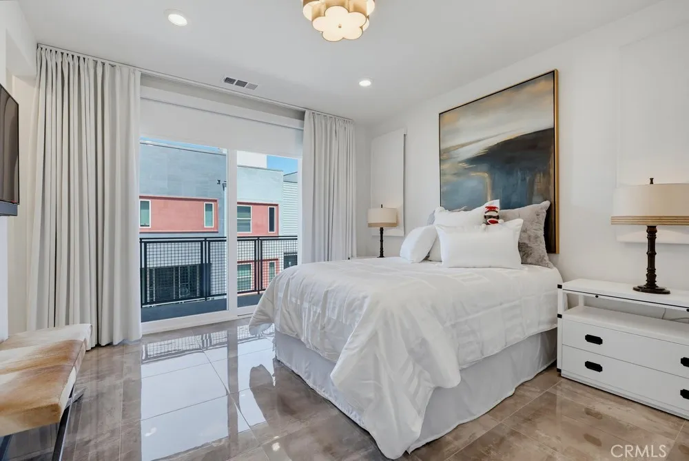 162 Bowery Irvine, CA 92612