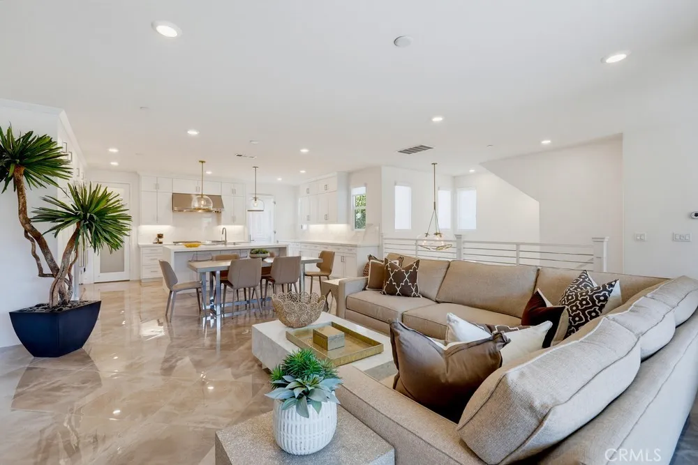 162 Bowery Irvine, CA 92612
