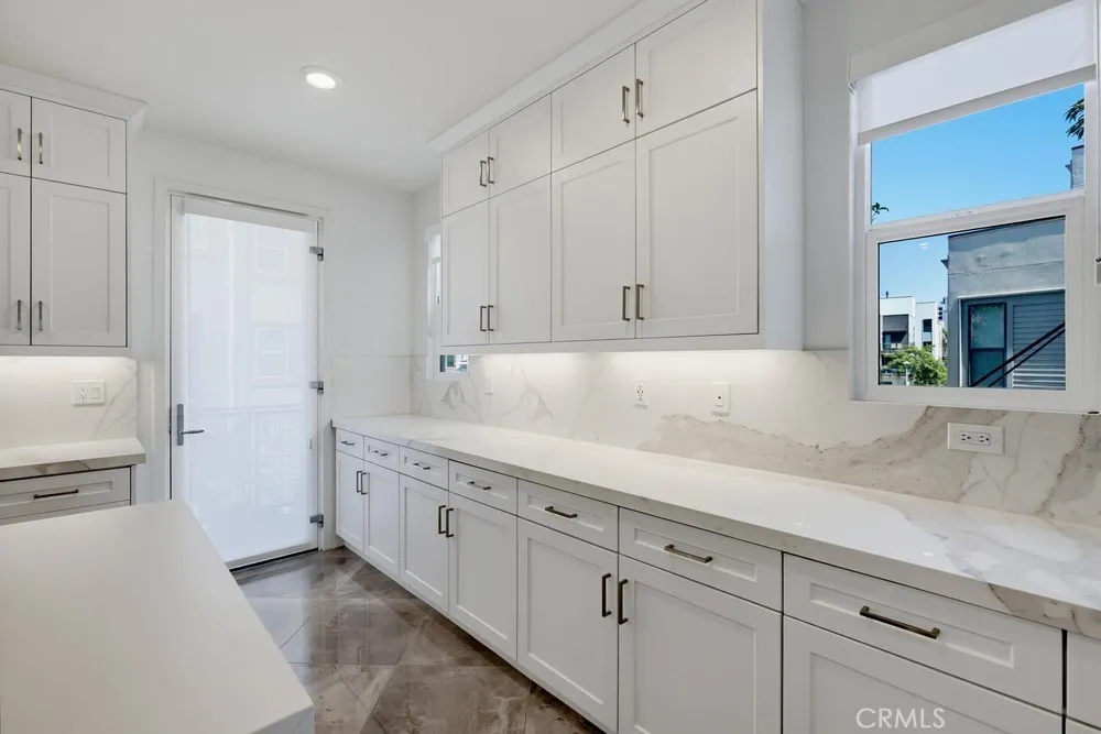 162 Bowery Irvine, CA 92612