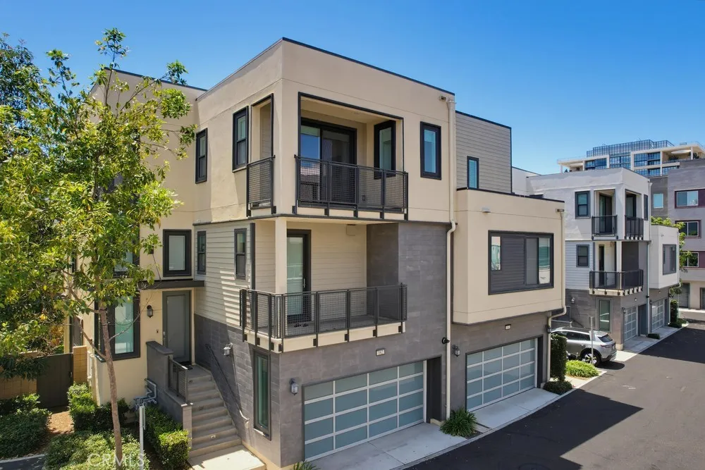 162 Bowery Irvine, CA 92612