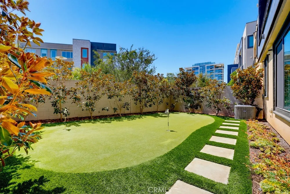 162 Bowery Irvine, CA 92612