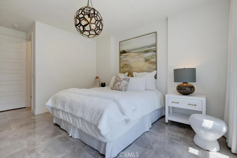162 Bowery Irvine, CA 92612