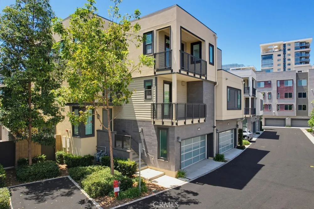 162 Bowery Irvine, CA 92612