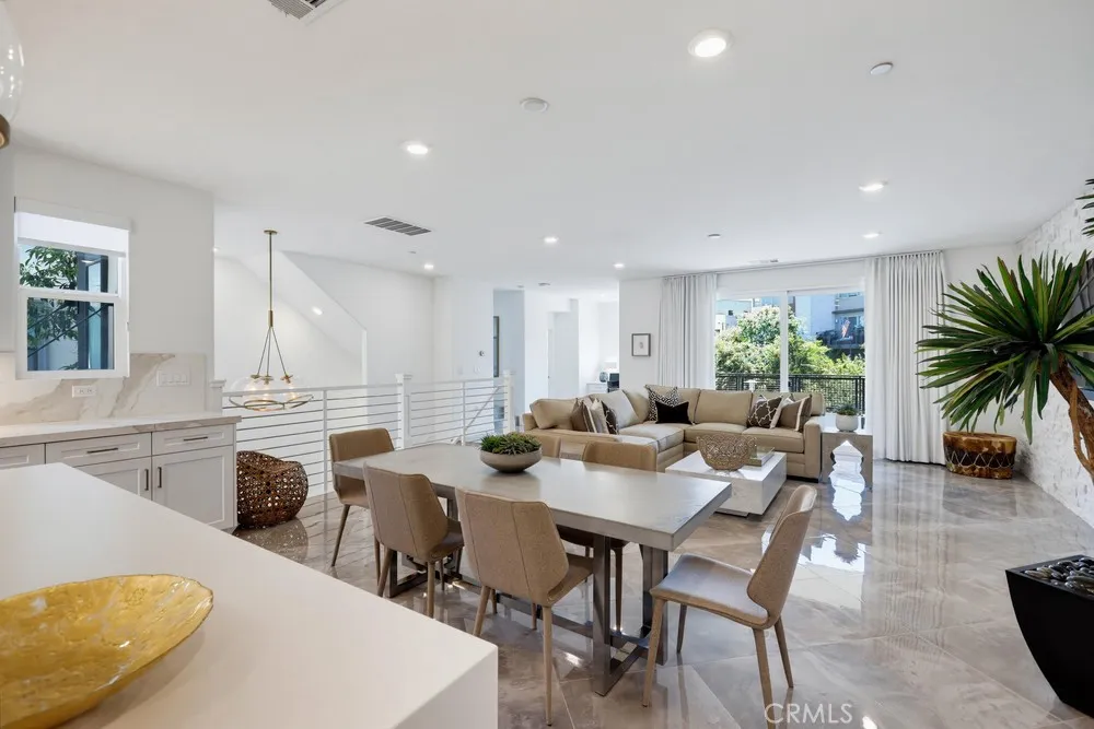 162 Bowery Irvine, CA 92612
