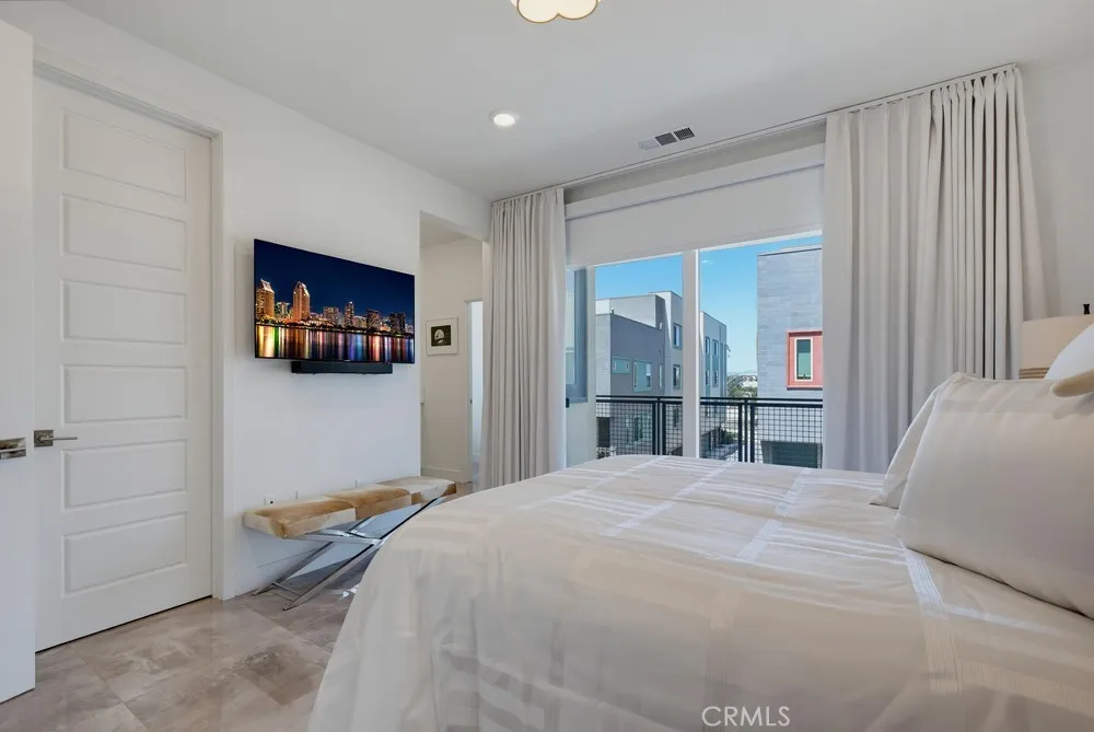 162 Bowery Irvine, CA 92612