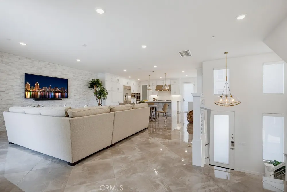 162 Bowery Irvine, CA 92612