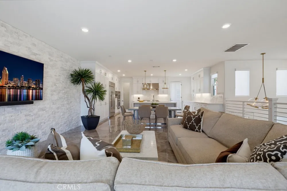 162 Bowery Irvine, CA 92612