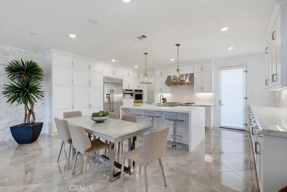 162 Bowery Irvine, CA 92612