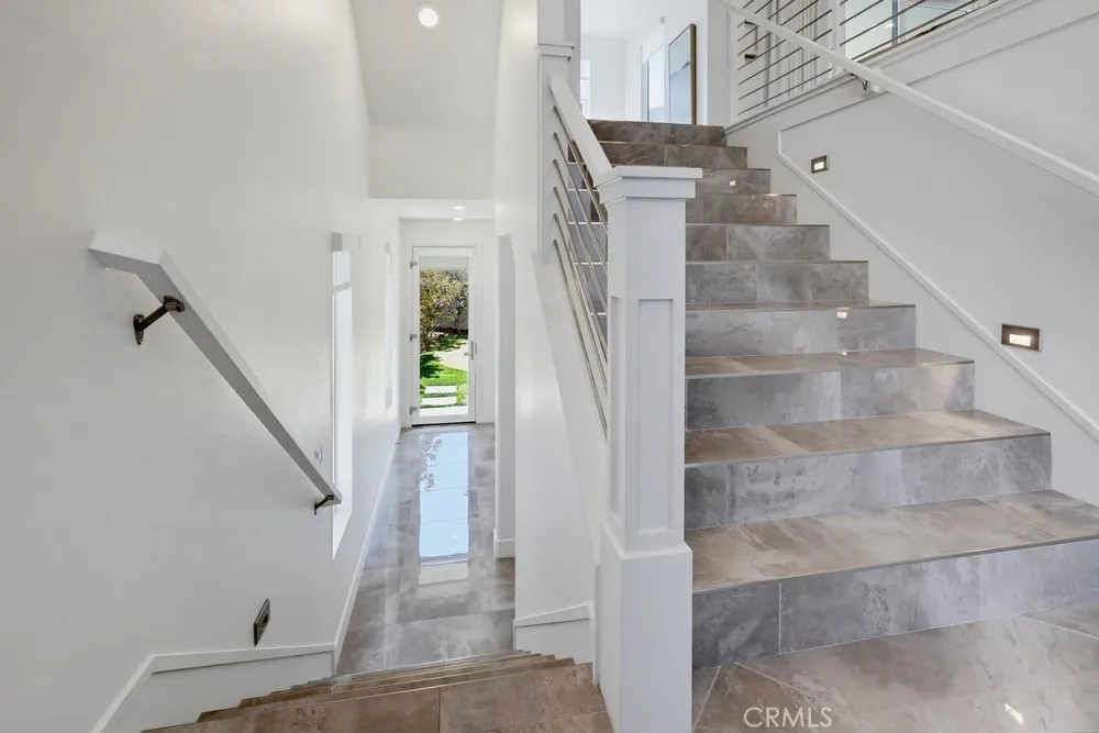 162 Bowery Irvine, CA 92612