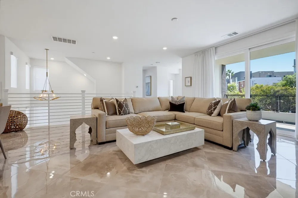 162 Bowery Irvine, CA 92612
