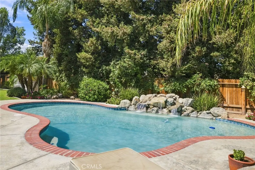 15618 Clarisse Street Bakersfield, CA 93314