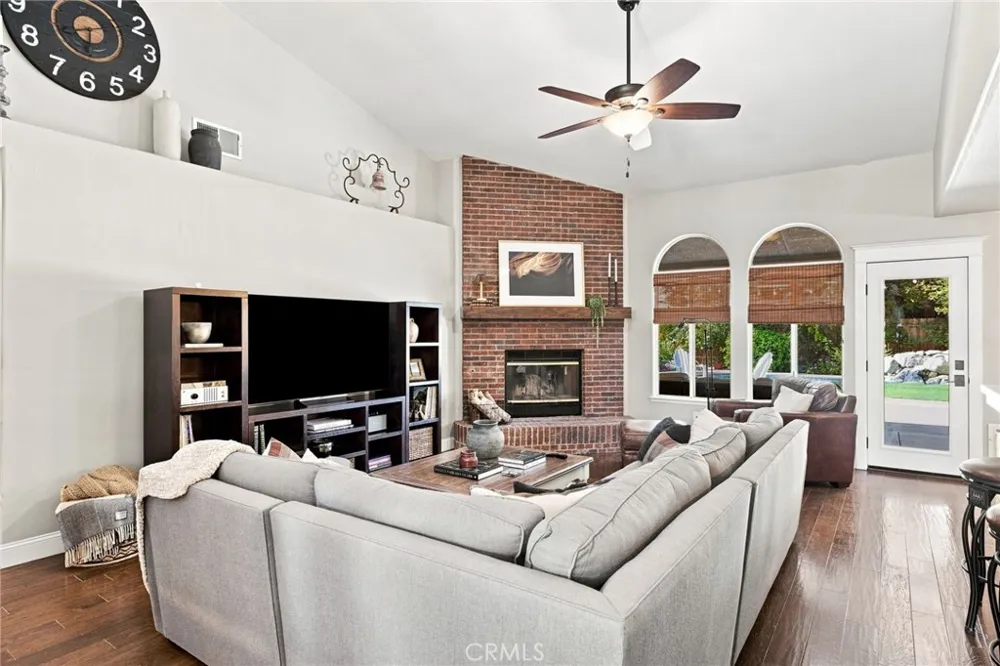 15618 Clarisse Street Bakersfield, CA 93314