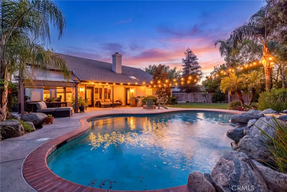 15618 Clarisse Street Bakersfield, CA 93314