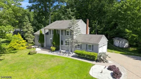 6 Meadowbrook Rd