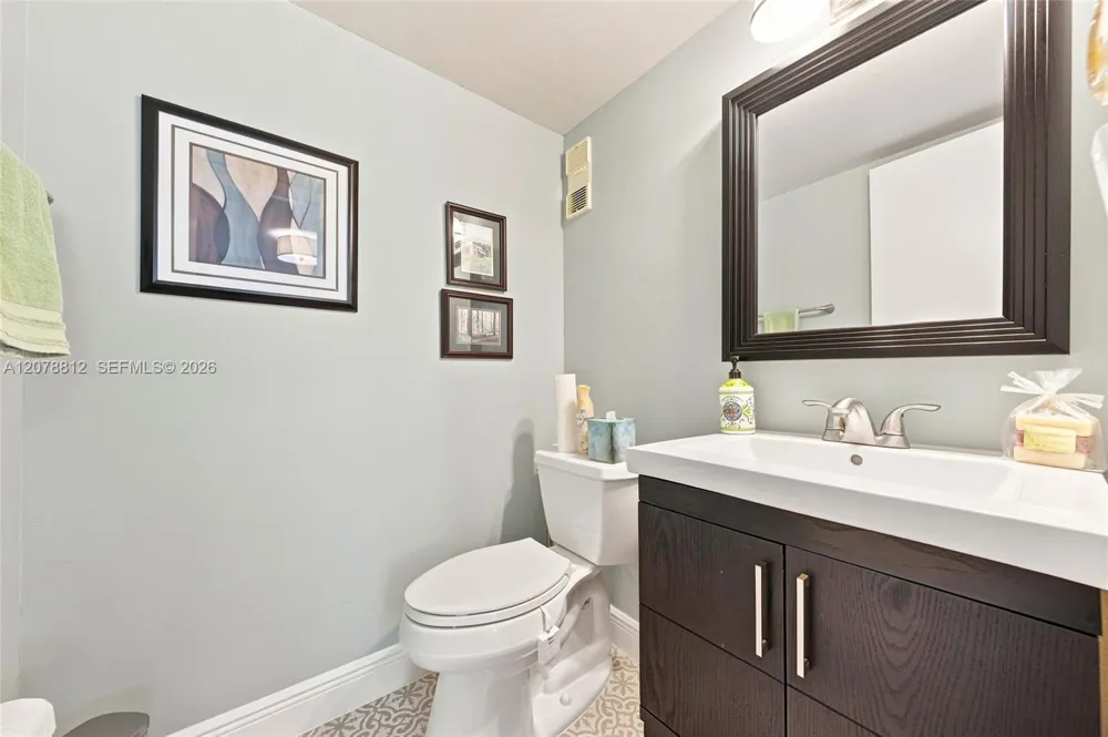3940 Inverrary Blvd #601-A Lauderhill, FL 33319